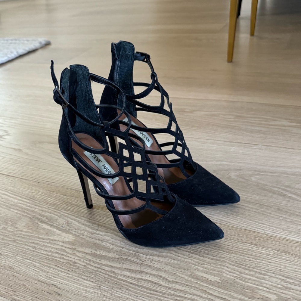 Steve Madden Strappy pumps pointed toe size 5.5